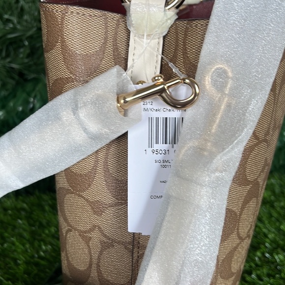 New! Coach Small Town Bucket Bag In Signature Canvas - Picture 13 of 16